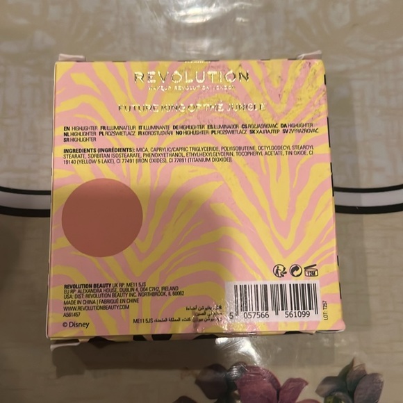 Makeup revolution highlighter - Picture 2 of 3